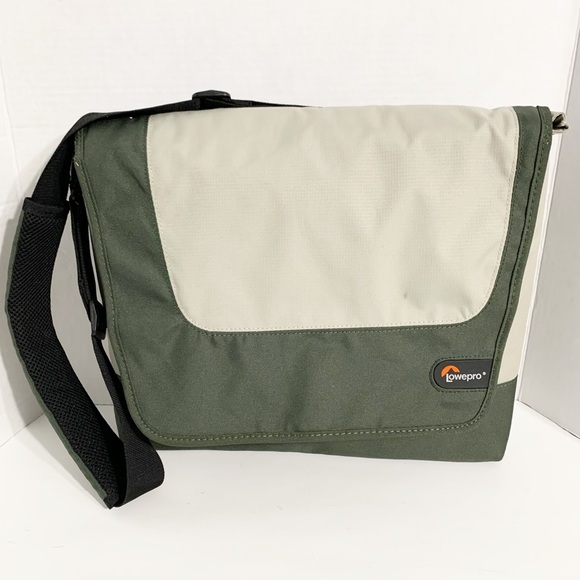 Lowepro Nylon Padded Computer Messanger Bag - Picture 1 of 8